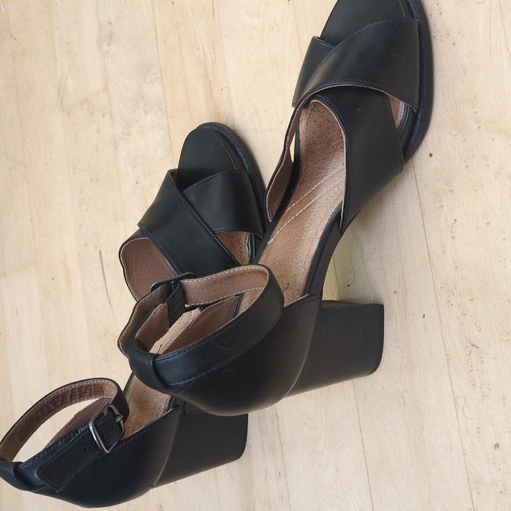 Clark's Elegant Black Women's Strappy Sandals Size 8.5M - Picture 4 of 6